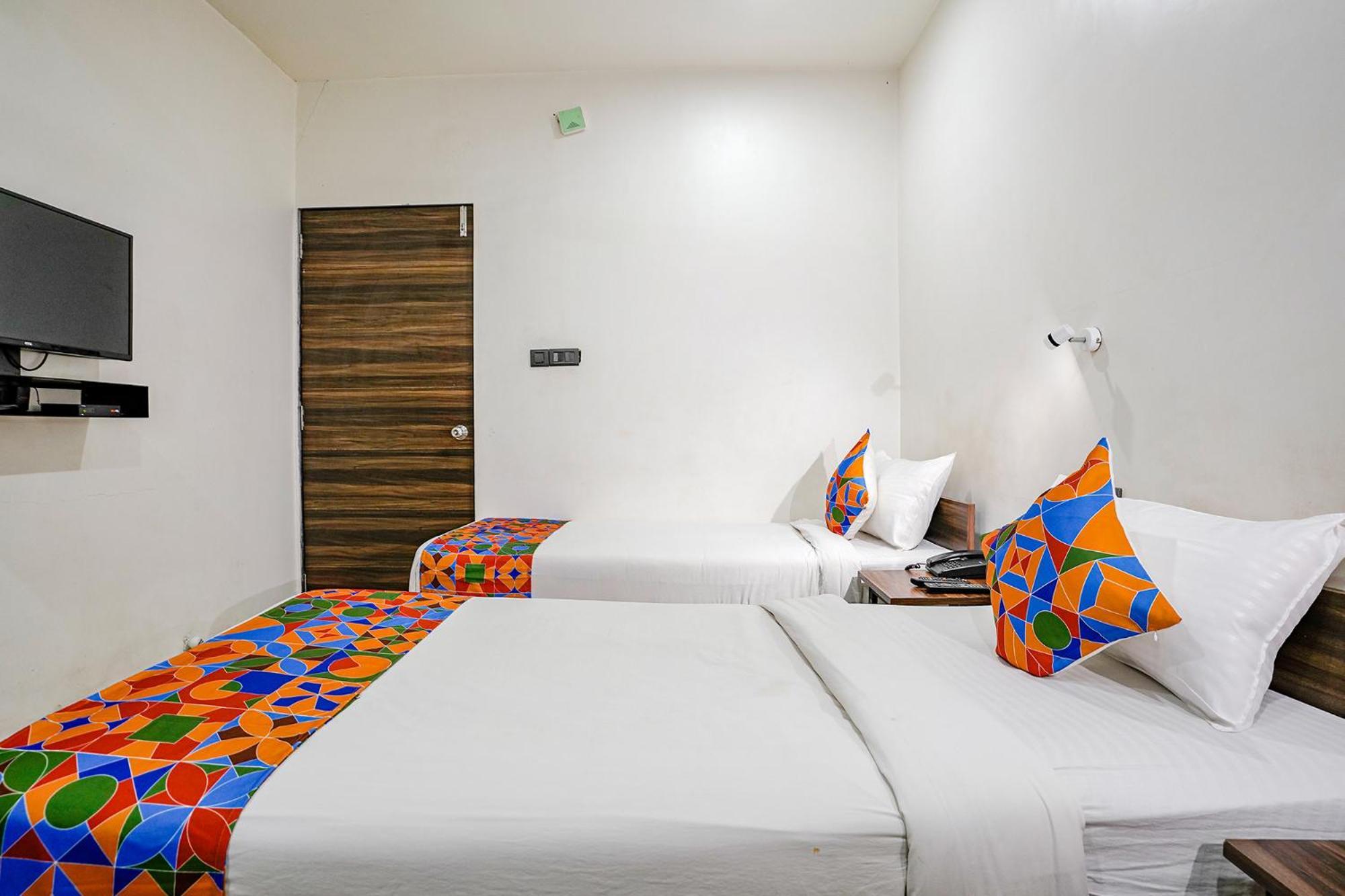 Fabhotel Lotus I Surat Zewnętrze zdjęcie
