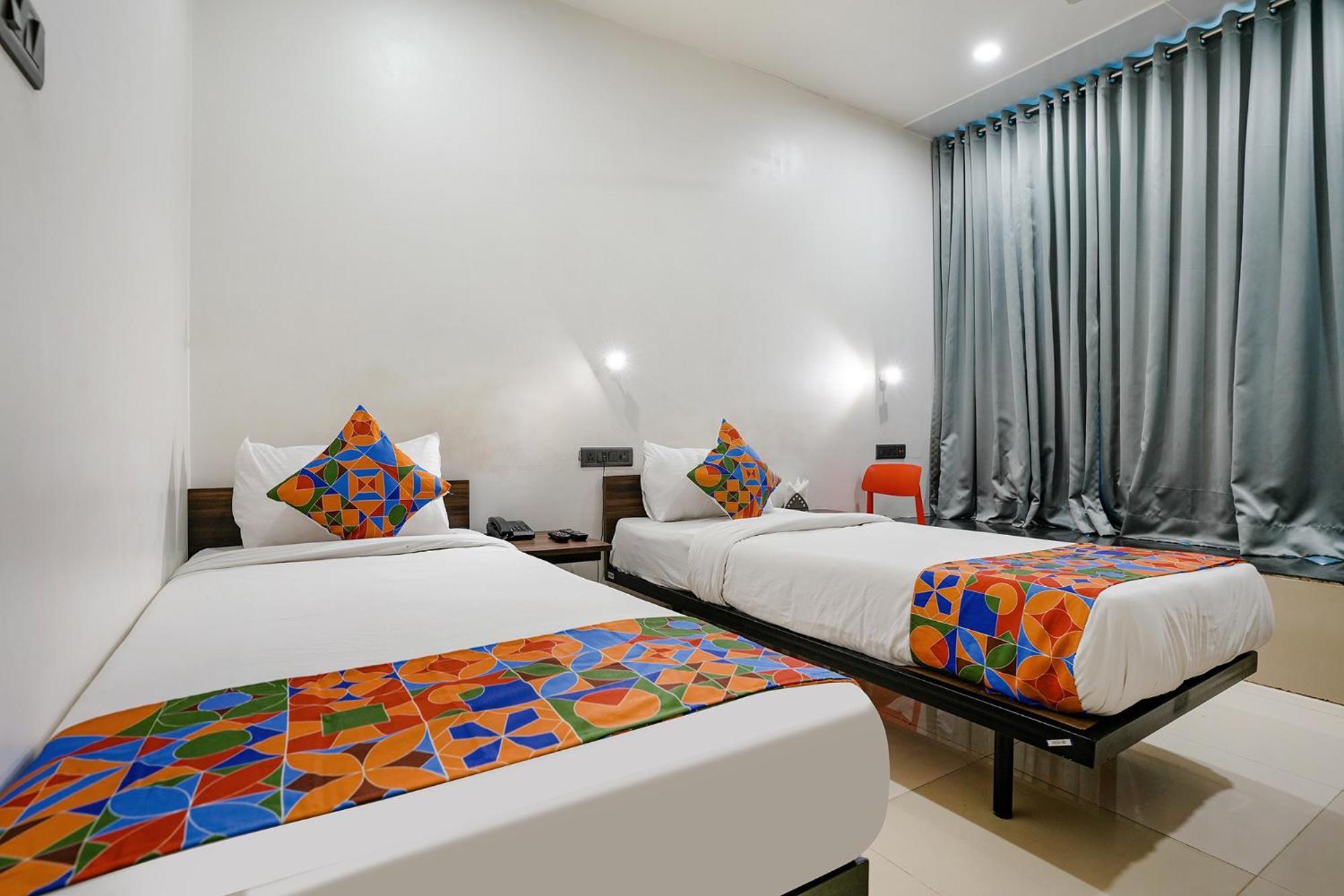 Fabhotel Lotus I Surat Zewnętrze zdjęcie