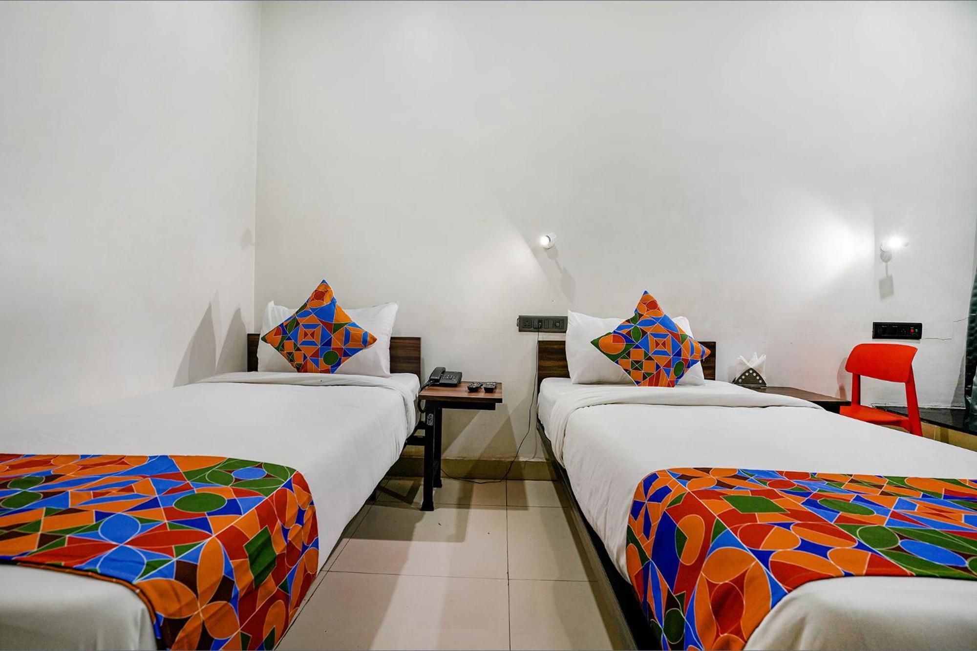 Fabhotel Lotus I Surat Zewnętrze zdjęcie