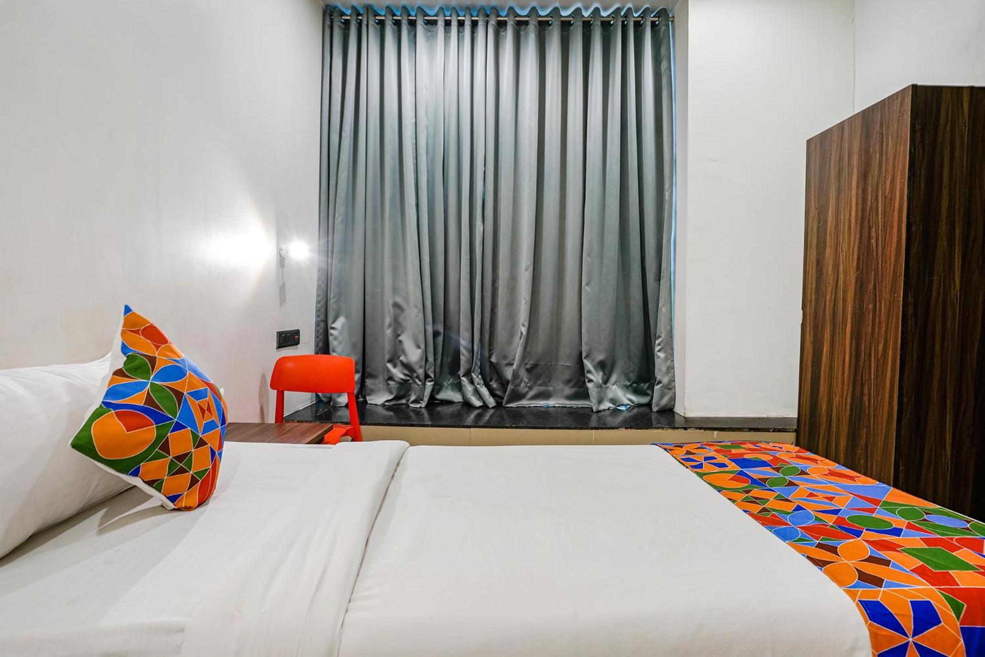 Fabhotel Lotus I Surat Zewnętrze zdjęcie
