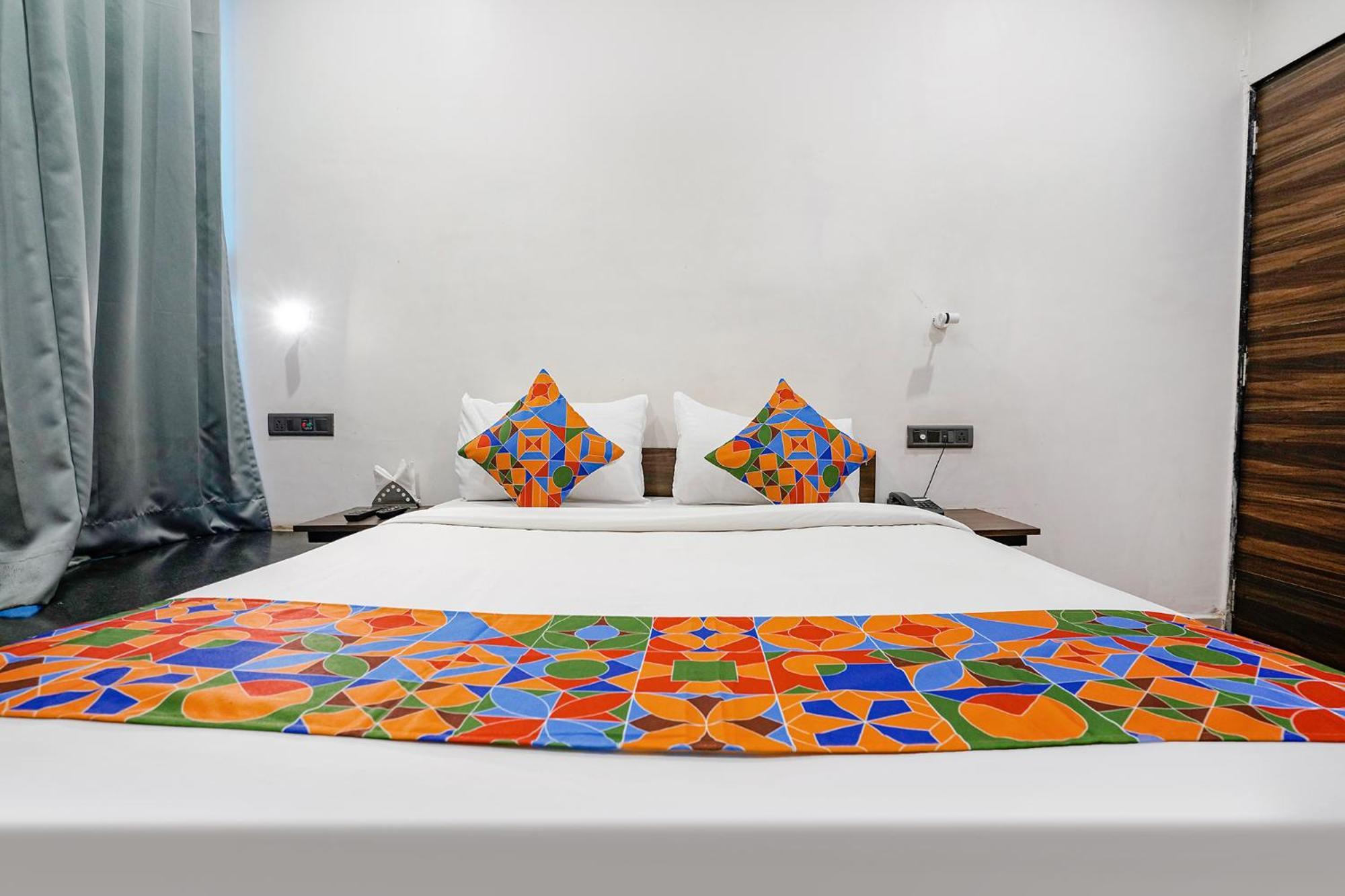 Fabhotel Lotus I Surat Zewnętrze zdjęcie