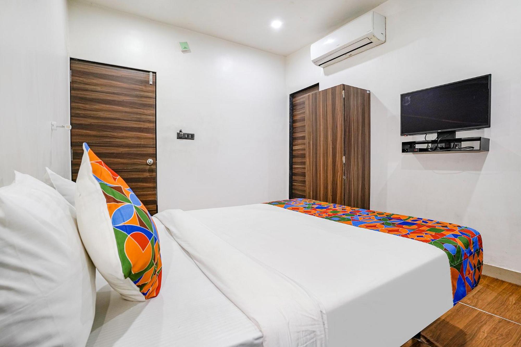 Fabhotel Lotus I Surat Zewnętrze zdjęcie