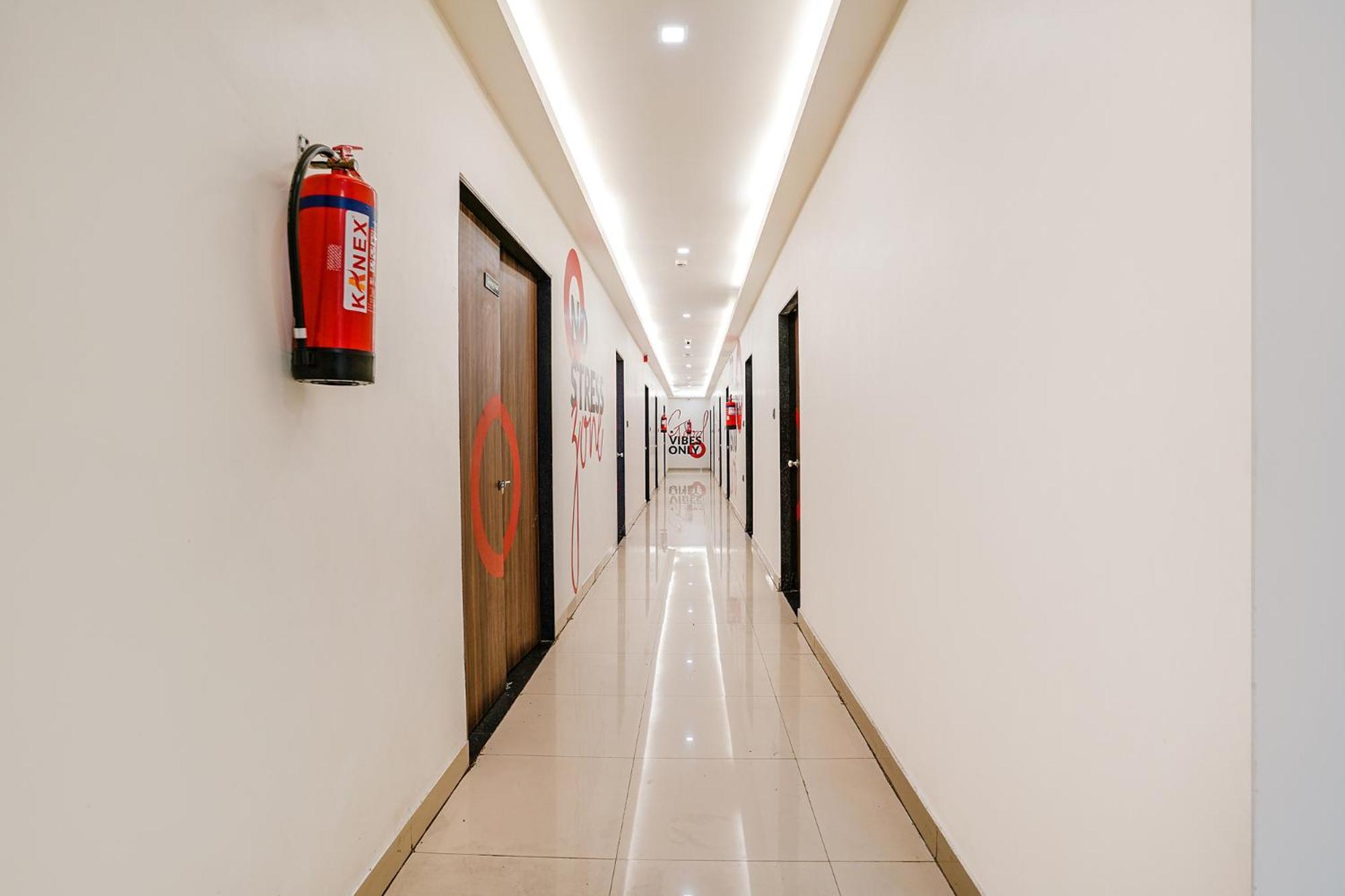 Fabhotel Lotus I Surat Zewnętrze zdjęcie