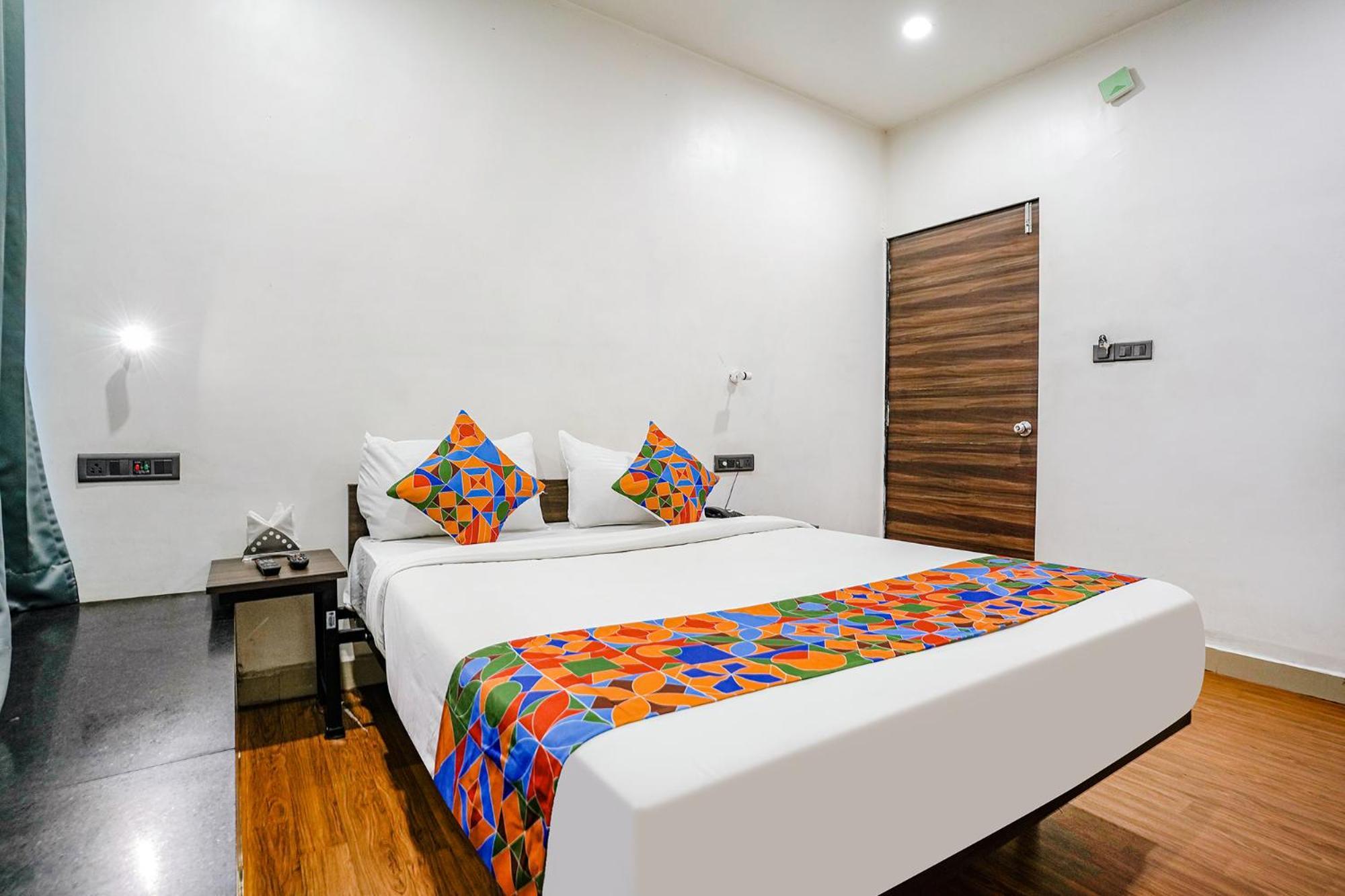 Fabhotel Lotus I Surat Zewnętrze zdjęcie