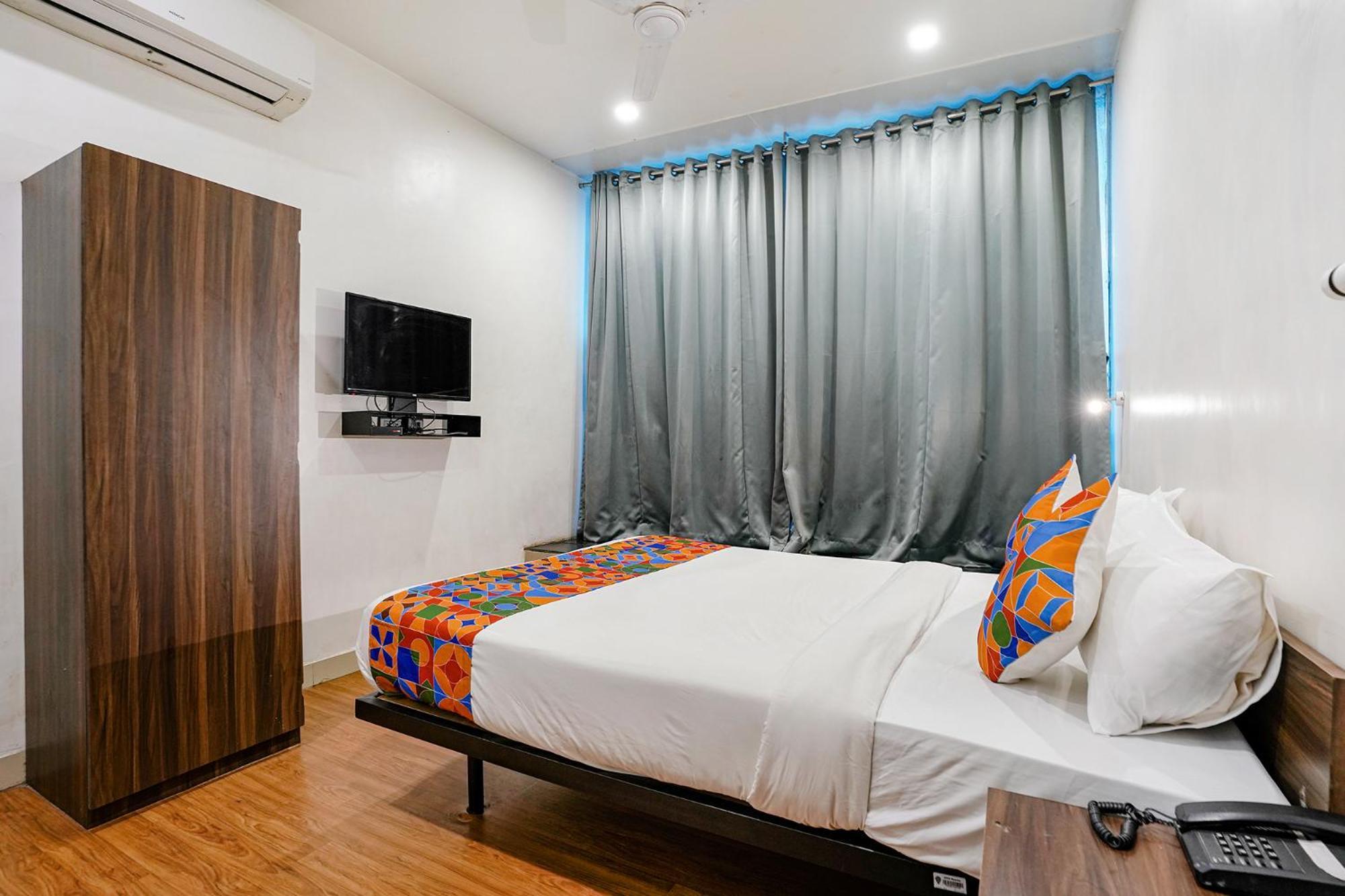 Fabhotel Lotus I Surat Zewnętrze zdjęcie