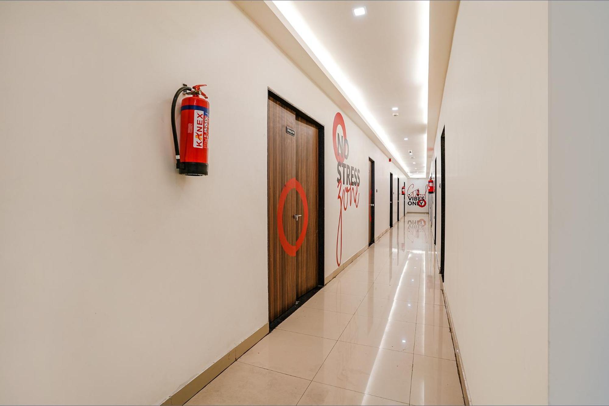 Fabhotel Lotus I Surat Zewnętrze zdjęcie