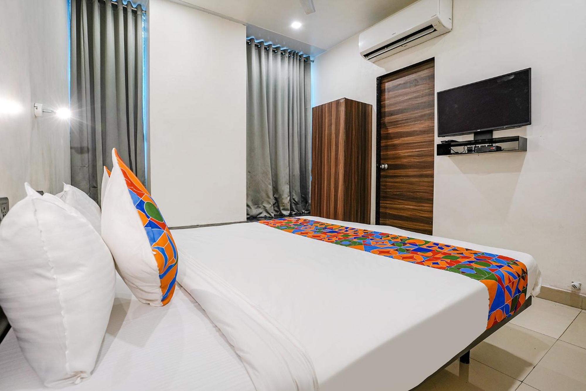 Fabhotel Lotus I Surat Zewnętrze zdjęcie