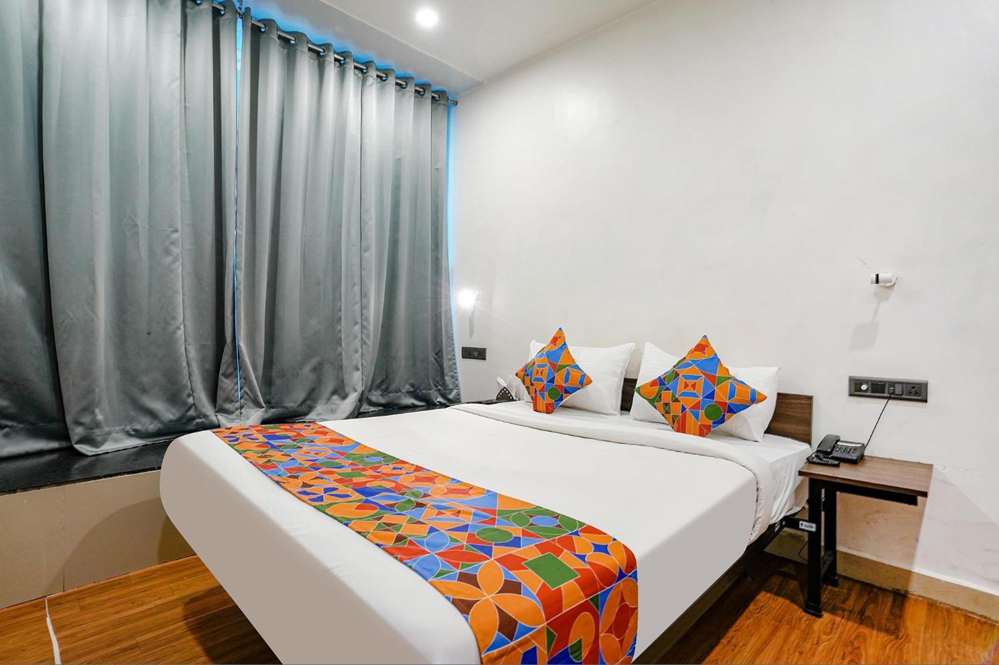 Fabhotel Lotus I Surat Zewnętrze zdjęcie