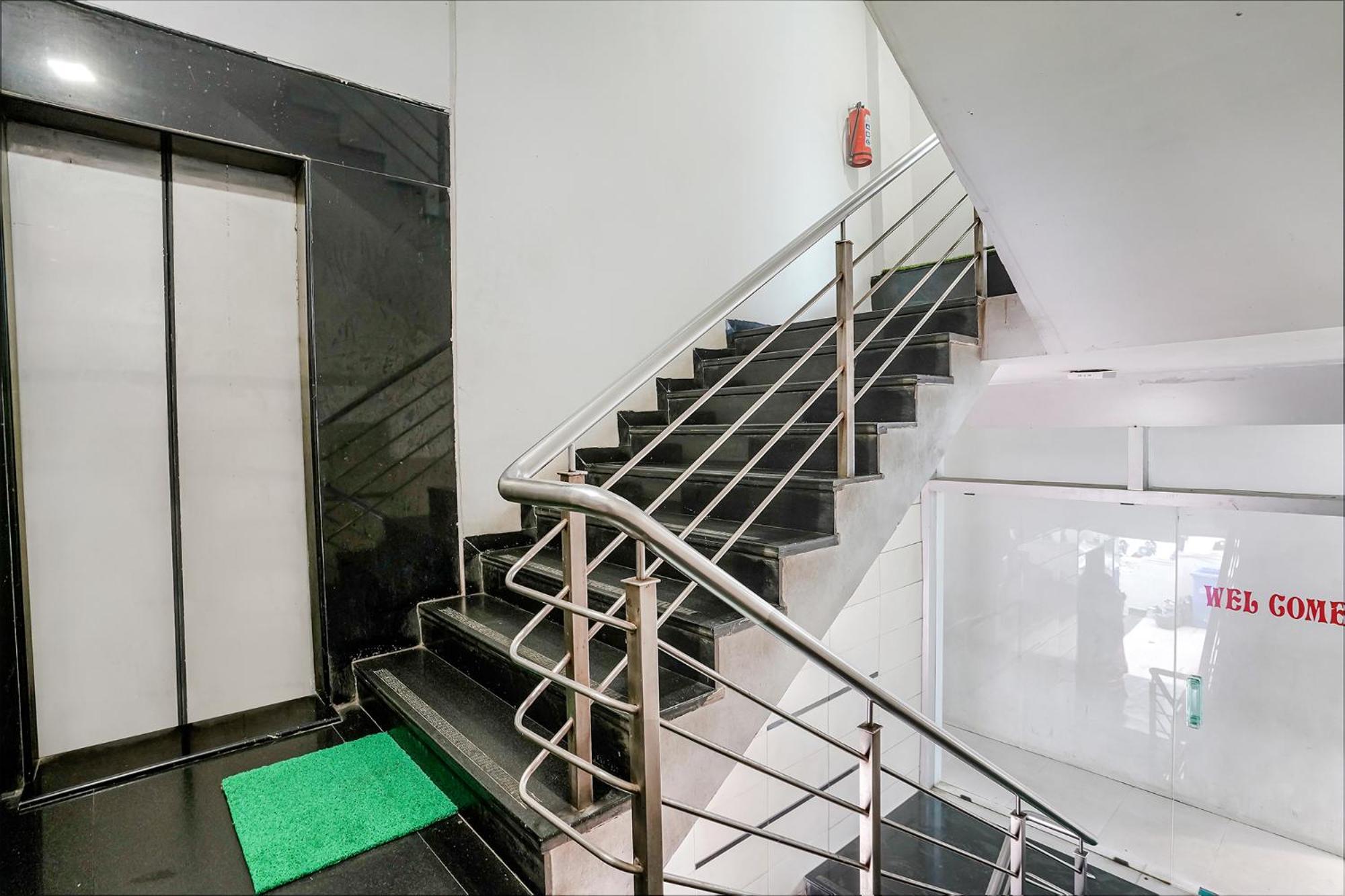 Fabhotel Lotus I Surat Zewnętrze zdjęcie