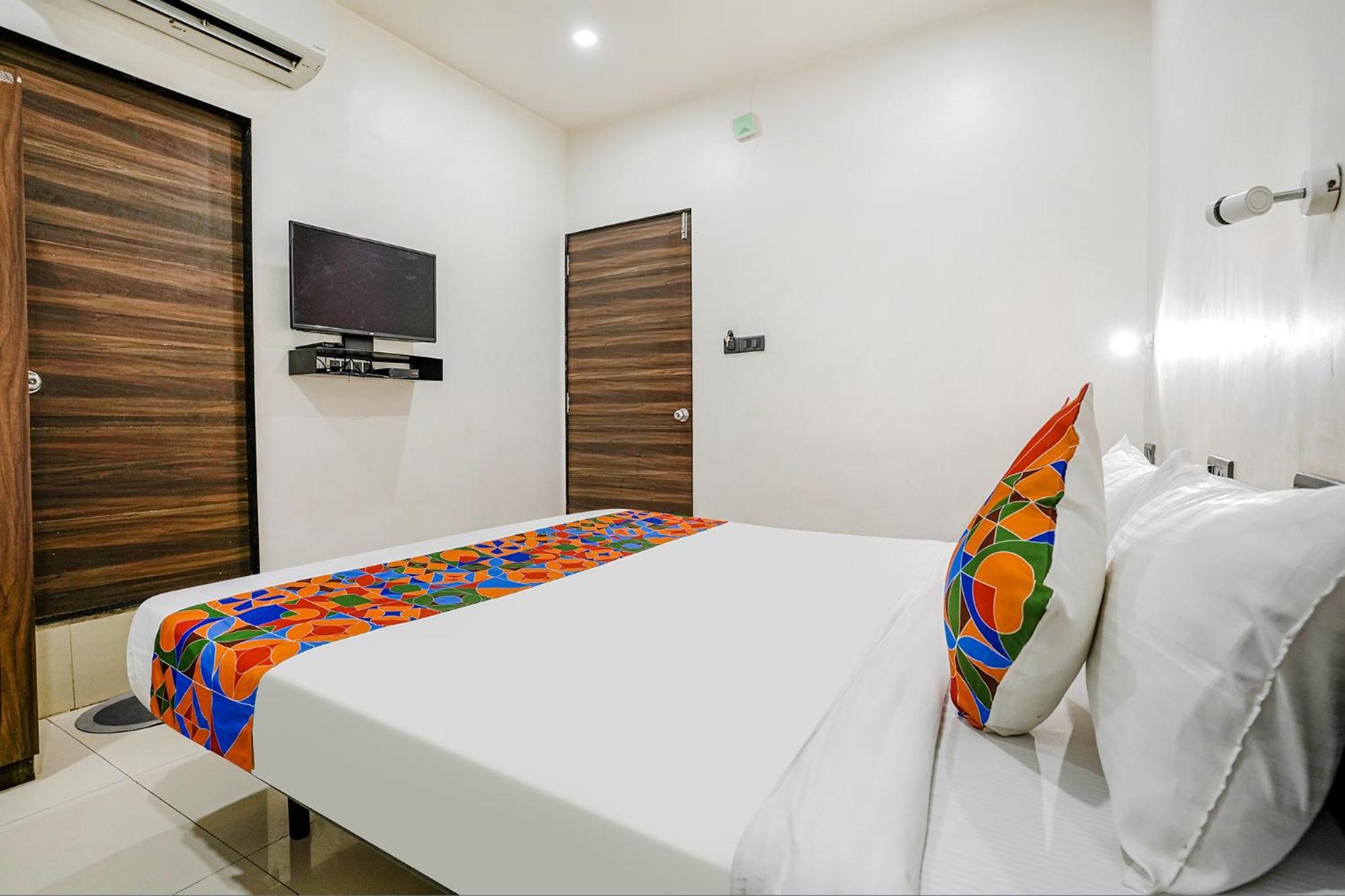 Fabhotel Lotus I Surat Zewnętrze zdjęcie