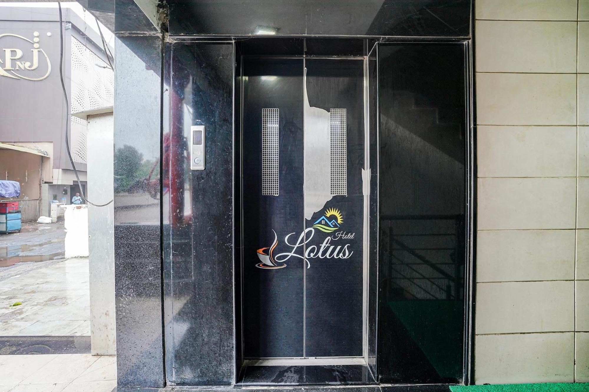Fabhotel Lotus I Surat Zewnętrze zdjęcie